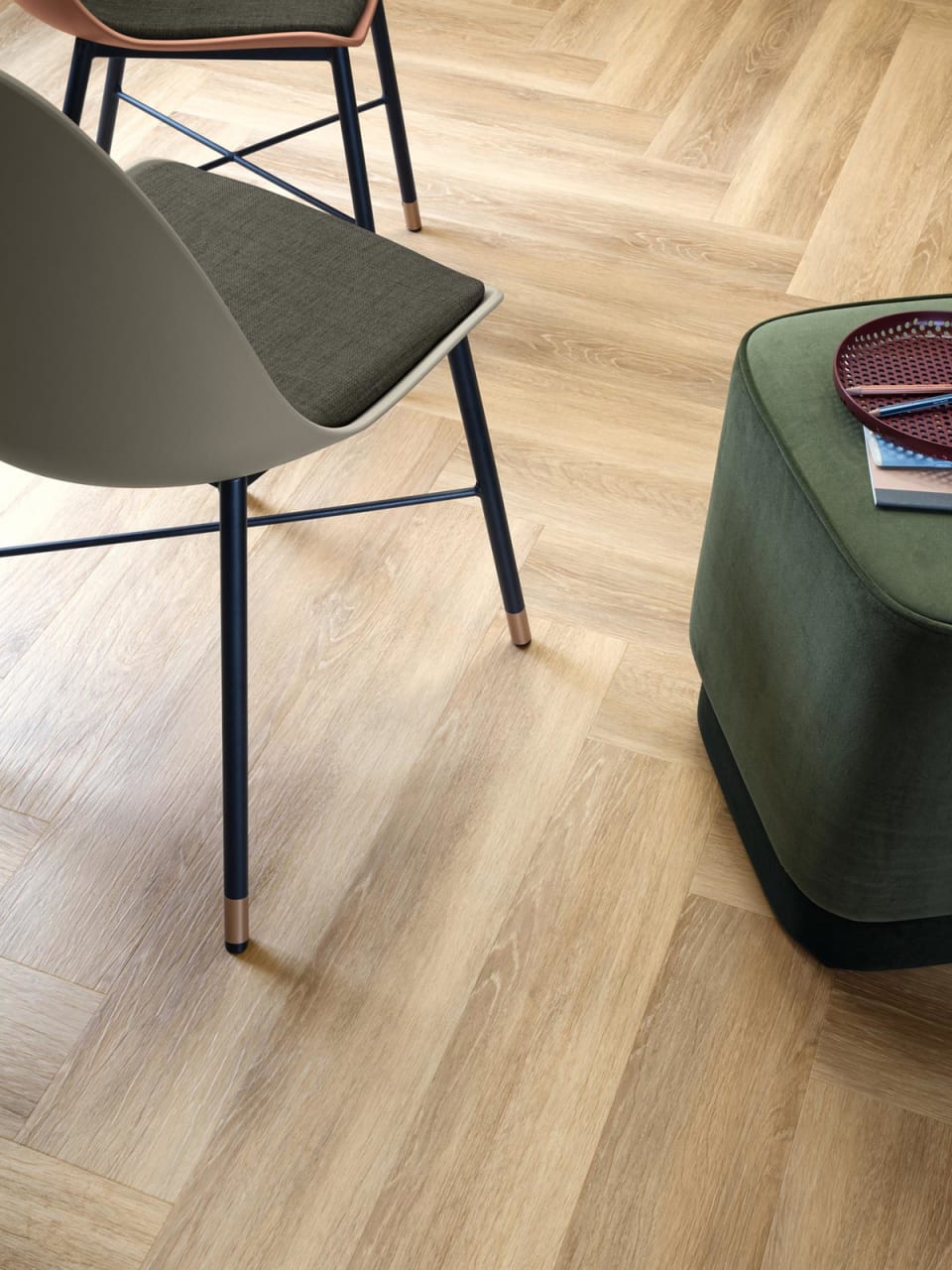 Matlo Oak FS7W6130 LVT Design flooring from the Amtico Form Collection
